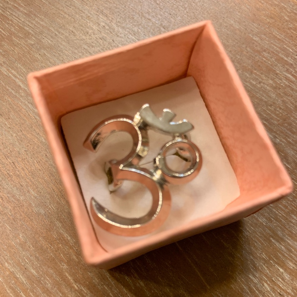 OM ring (Yoga)